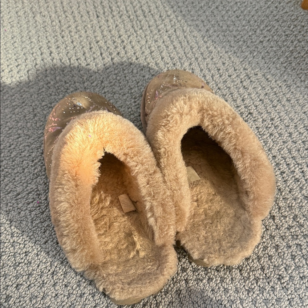 UGG Chestnut Tan Slippers - Picture 3 of 3
